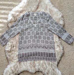 Gray and White Printed V-Neck Tunic, Size Small